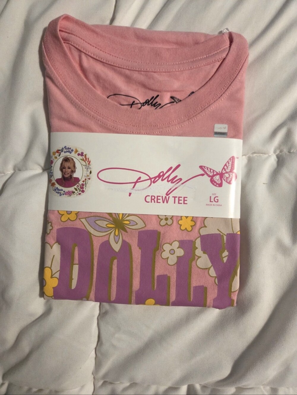 New The DOLLY PARTON GRAPHIC T SHIRT in size large features a pink color with a